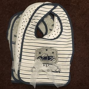 NWT 4 piece bib set
